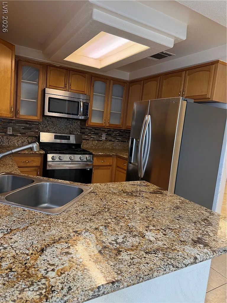 4 bed, 2.5 bath, 2232 sqft, $2,250 — Photo 2