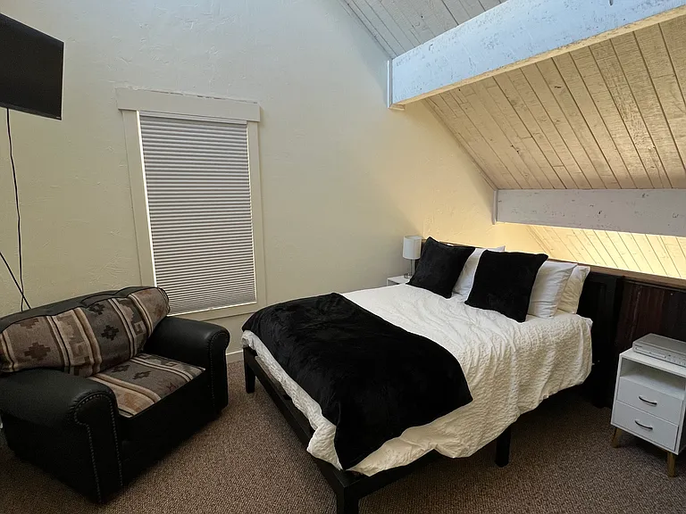Loft Bedroom (Bed 1)