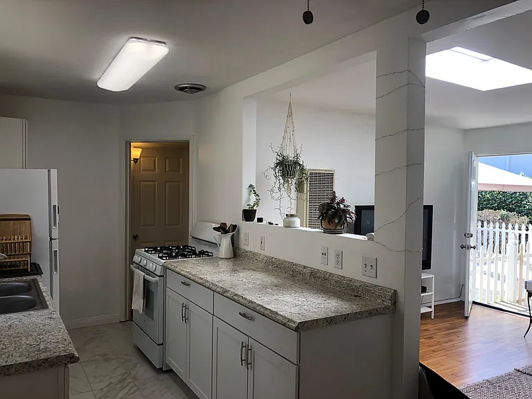 2068 Reed Ave — Photo 2