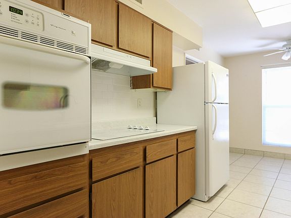 5th image of 10943 W Tropicana Cir