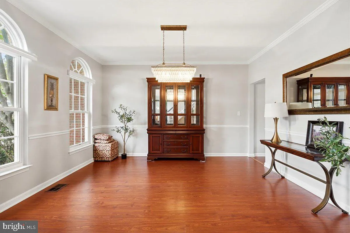 4 bed, 2.5 bath, 3266 sqft, $3,700 — Photo 4