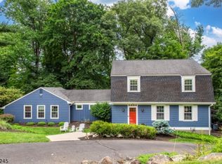 24 Beaver Ridge Rd, Morris Plains, NJ 07950