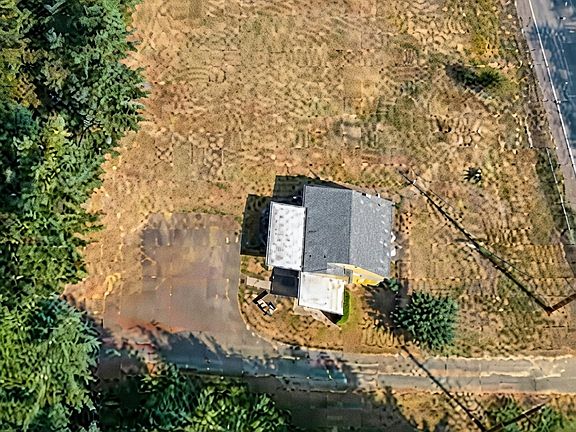 3rd image of 2058 Long Lake Rd SE