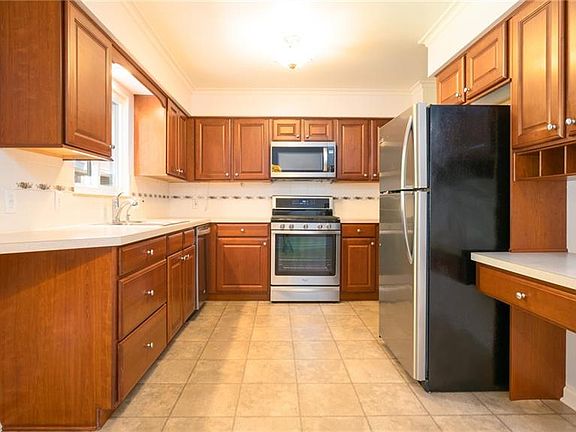 5th image of 302 Owosso Ave
