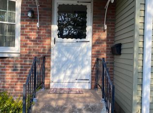 38 Gayfeather Ln, Glastonbury, CT 06033