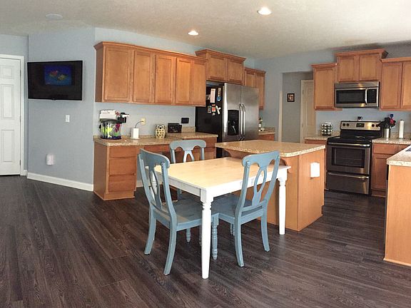 3rd image of 1258 Bexley Cir