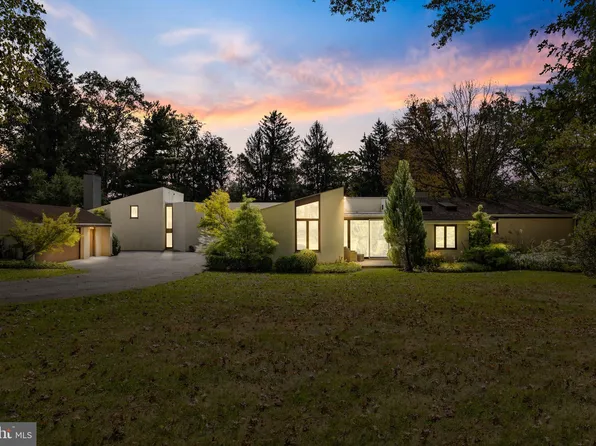 831 Amies Ln, Bryn Mawr, PA 19010