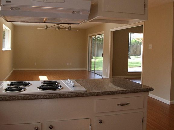 KITCHEN GRANITE WITH COOK TOP