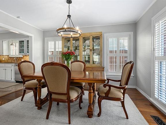 4th image of 4225 Birchman Ave