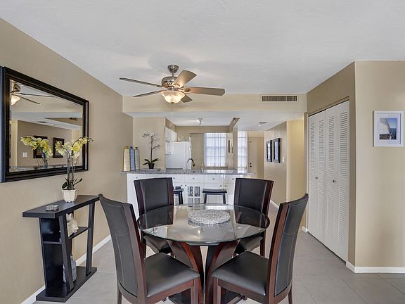 5th image of 380 Seaview Ct APT 404