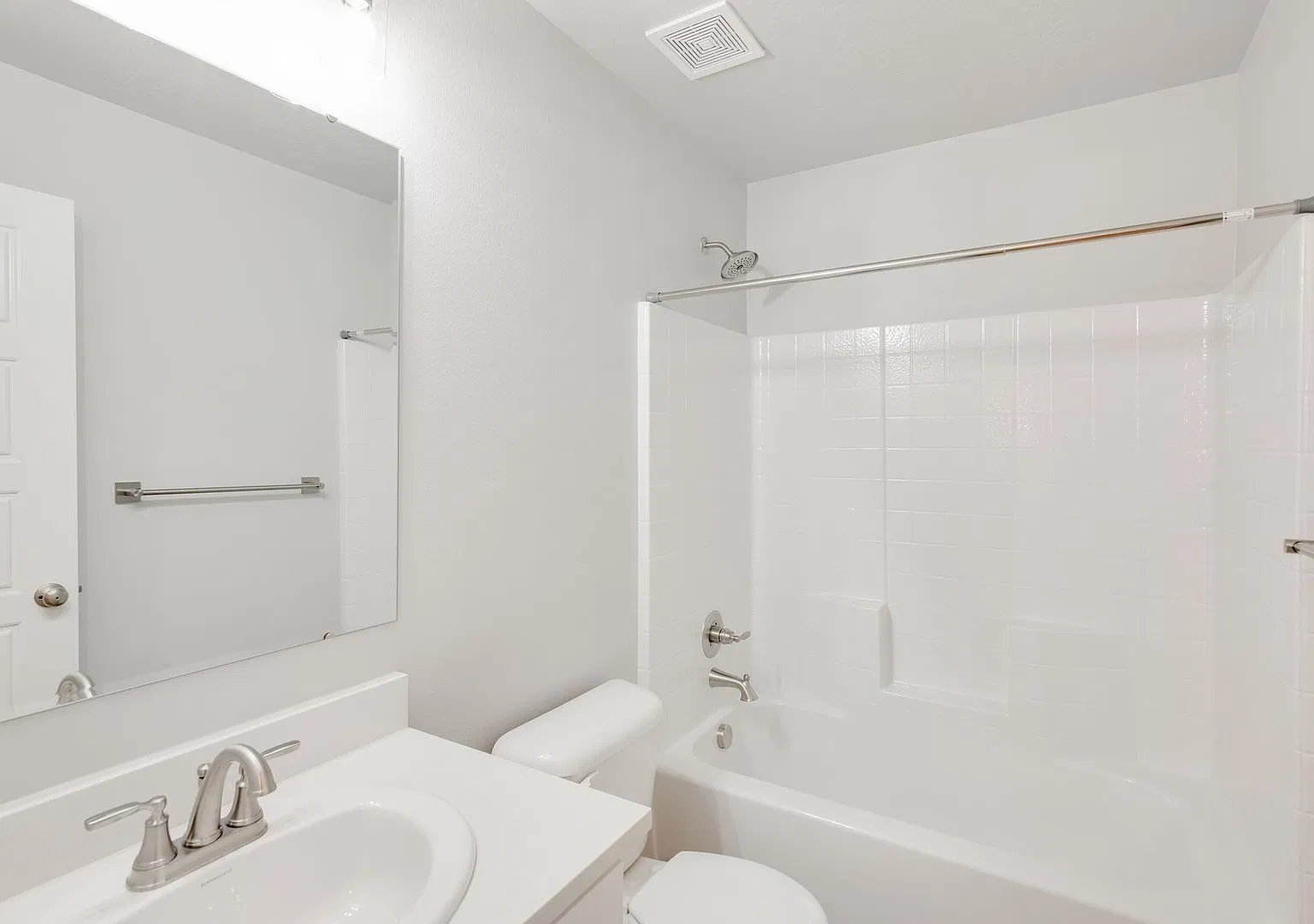 Fall into the Savings in this Brand New Townhome! — Photo 4