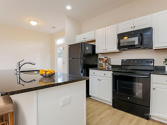 4th image of 34 Rivers Point Row #D