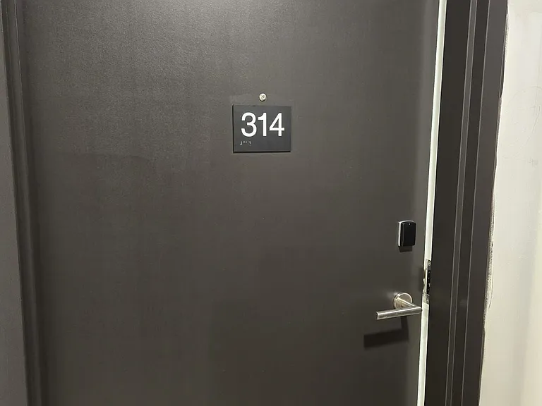 6 Chartwell Rd #314 — Photo 1