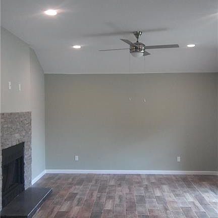 3rd image of 2432 Trenton Dr