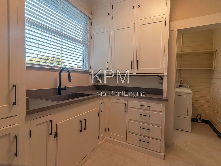 34 W Poplar St — Photo 8