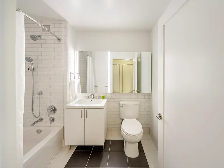70 Pine St #1404 — Photo 5
