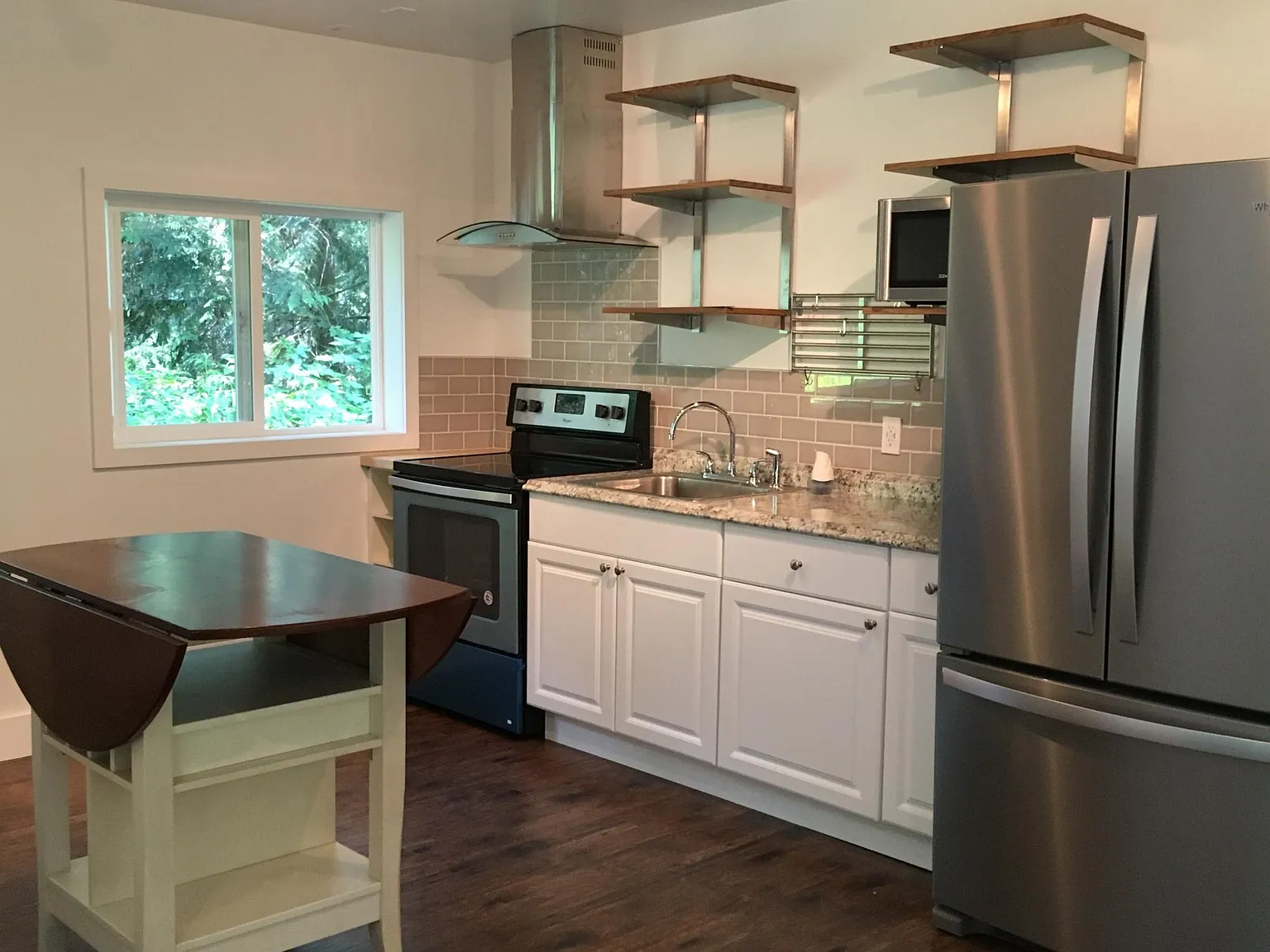 5486 Lynwood Center Rd NE — Photo 3