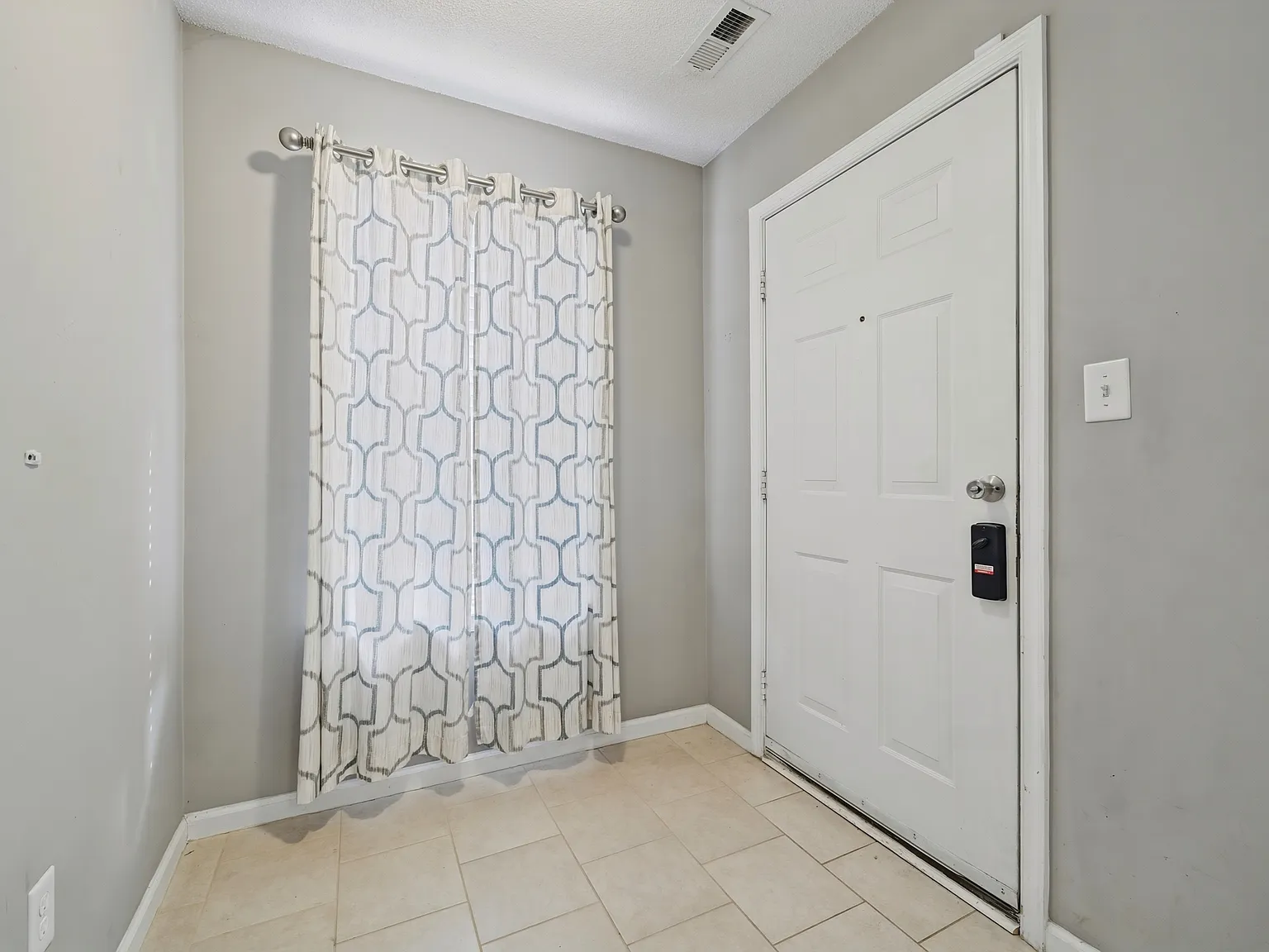 2 bed, 1606 sqft, $1,950 — Photo 3