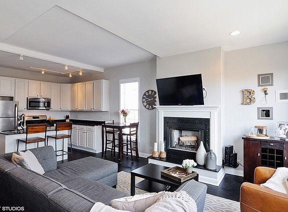4th image of 1446 N Bosworth Ave #3N