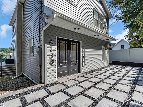 3rd image of 413B Lakeside Blvd
