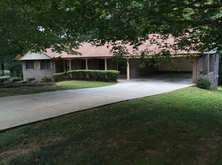 617 Robinhood Trl, Gainesville, GA 30501