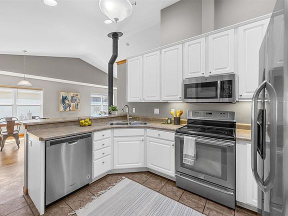 3rd image of 2084 Timber Ln