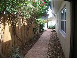 5th image of 2384 Lakewood Dr