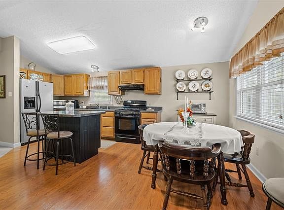 5th image of 28503 Lake Dr S