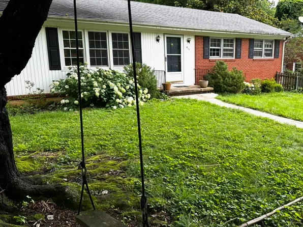 411 Moseley Dr #B, Charlottesville, VA 22903