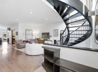 2042 S 49th Ave SW, Calgary, AB T2T 2V4