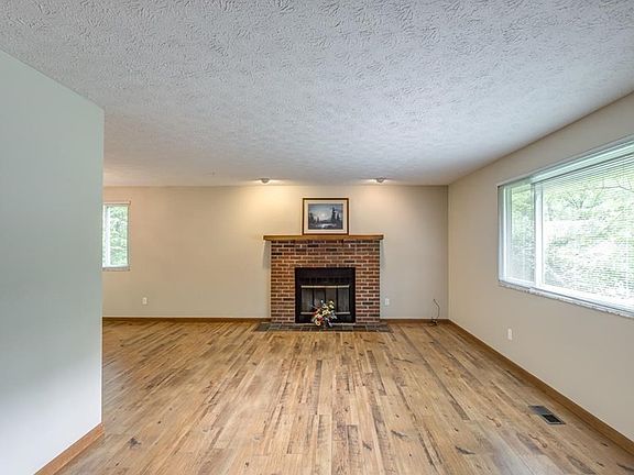 5th image of 460 Lamplighter Pl