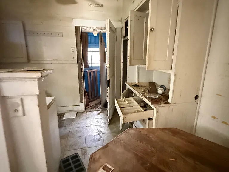 1334 N Edward St — Photo 20