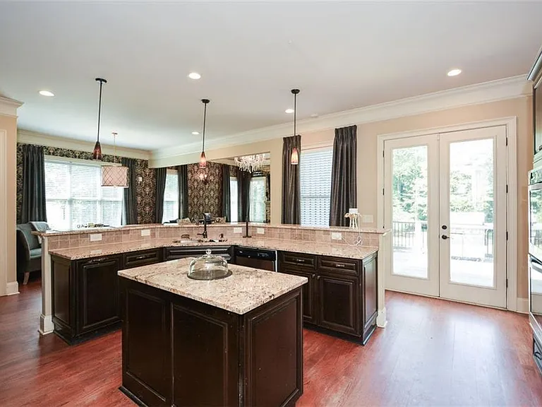 2210 Spalding Dr — Photo 35