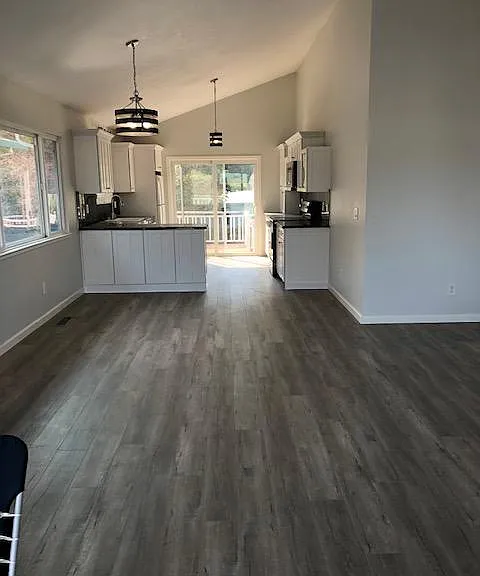 215 Alamo Ave — Photo 8
