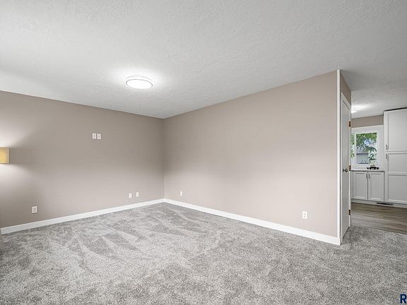 5th image of 5604 S Drexel Dr
