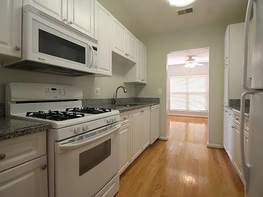 7000 Falls Reach Dr #102 — Photo 22
