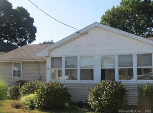42 Whitecap Rd, Niantic, CT 06357