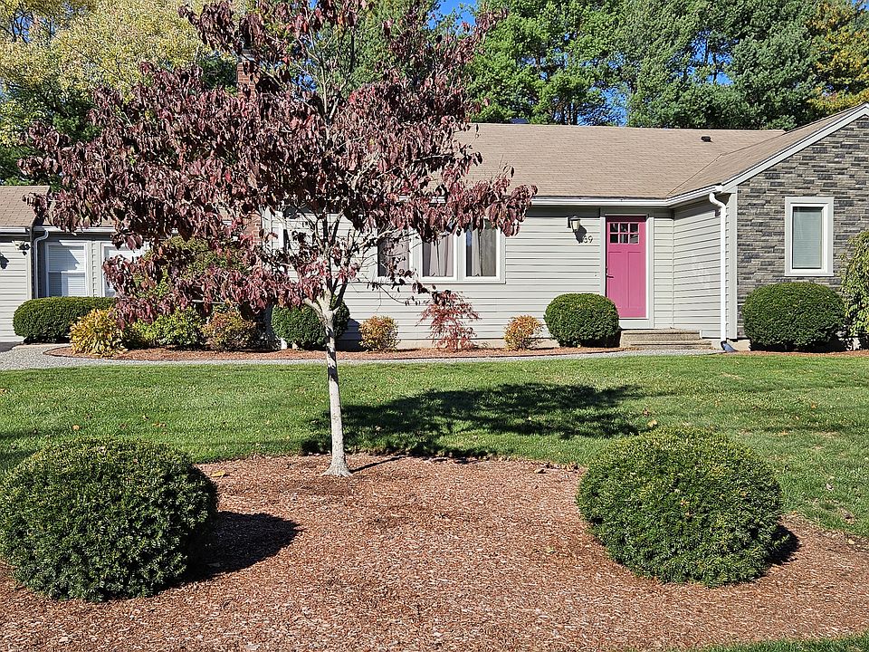 Located on a quiet street, 39 Thomas Leighton Blvd has a generous yard, mature landscaping, a generous driveway and new vinyl siding.