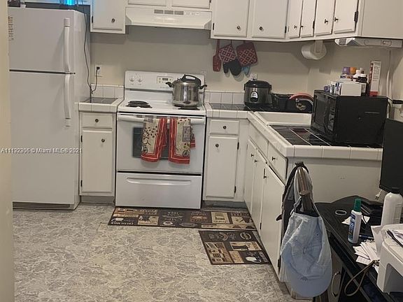 2nd image of 137 NE 12th Ave #137
