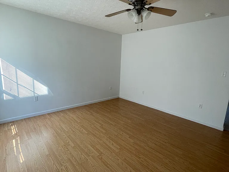 989 Bratton Br #7 — Photo 8