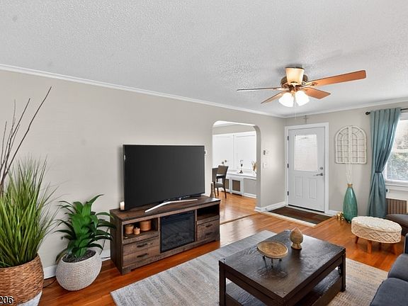 5th image of 128 White Oak Ter