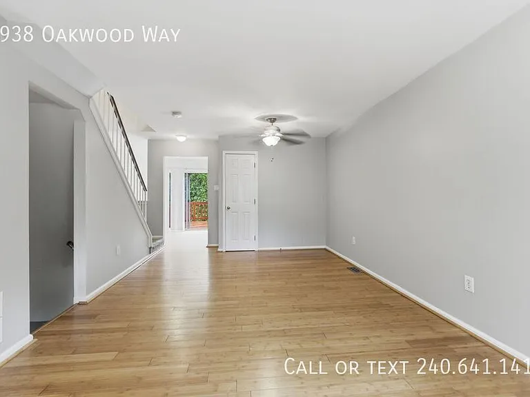 8938 Oakwood Way — Photo 2