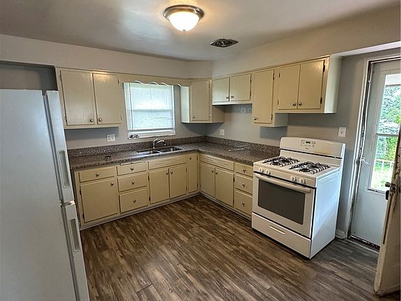 3rd image of 609 Garfield Ave