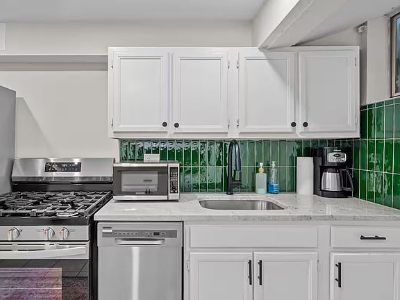 2nd image of 839 N Ogden St #B