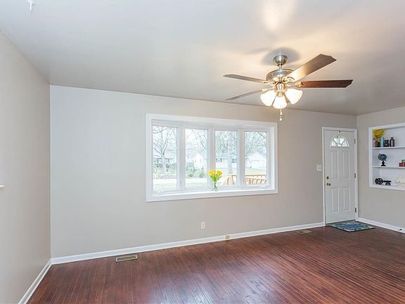 5th image of 10832 N Park Ave