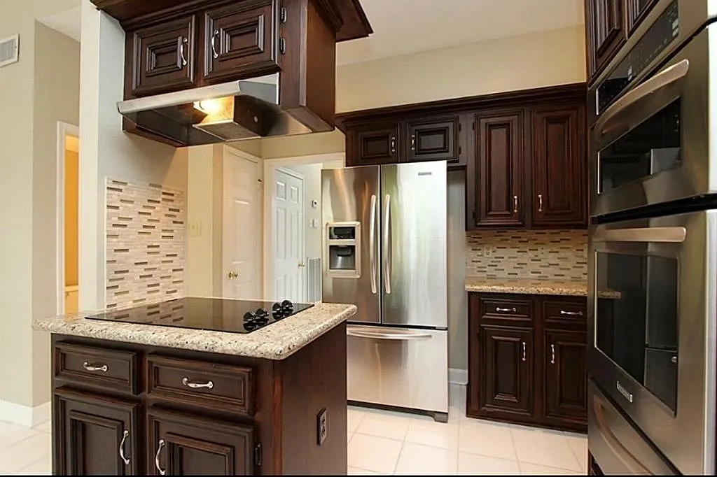 4 bed, 2.5 bath, 2330 sqft, $2,500 — Photo 4