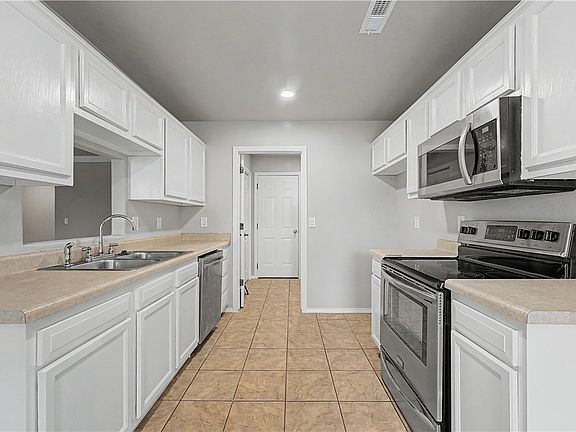 5th image of 6608 Springwood St