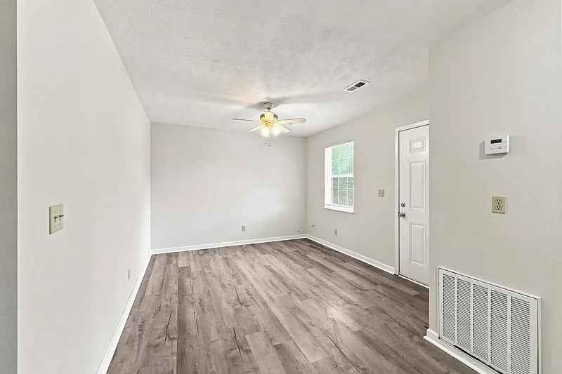 1 bed, 1.0 bath, $800 — Photo 2