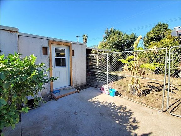 3rd image of 2557 Leebe Ave
