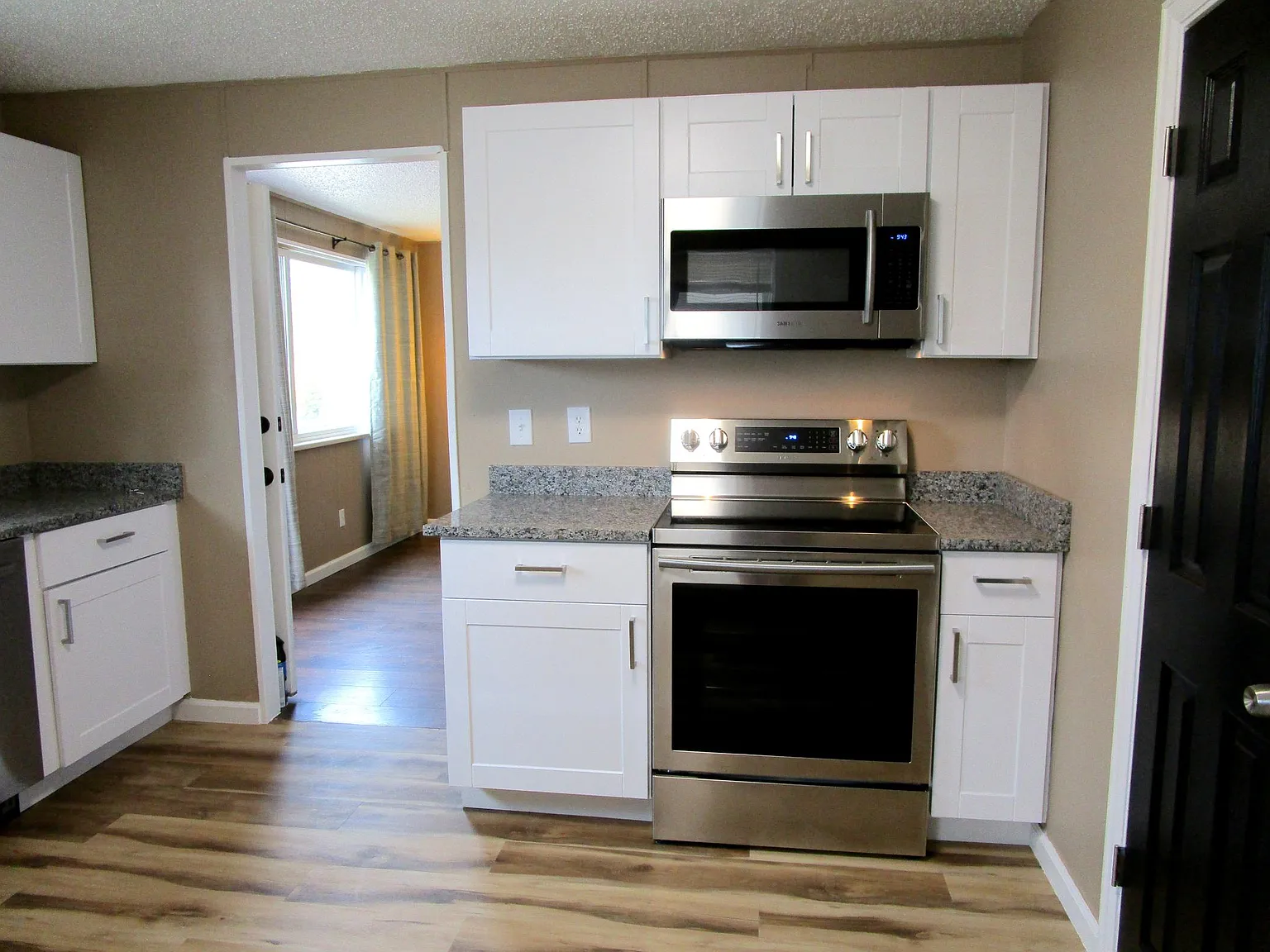 5 bed, 2288 sqft, $3,495 — Photo 3